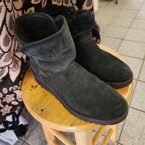 UGG's Boots  black color size 8